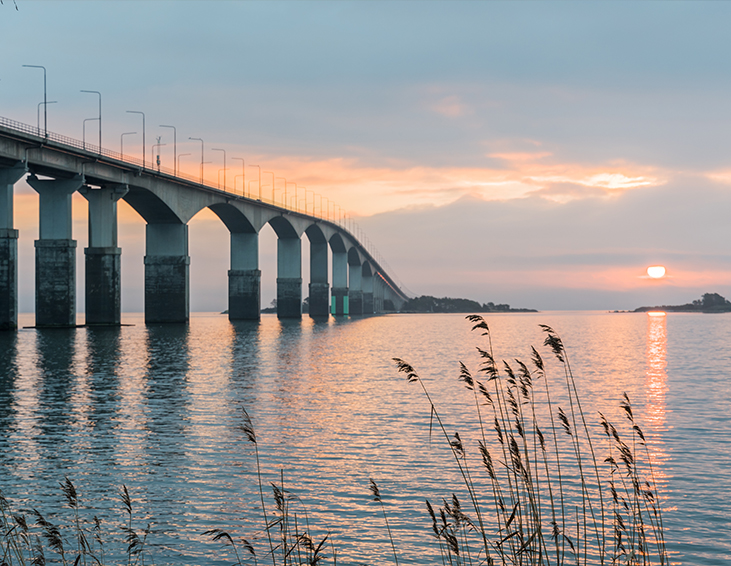 ölandsbron i solnedgång